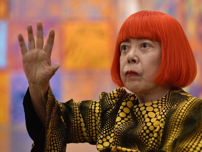 Yayoi Kusama convirtió sus obsesiones en un universo de lunares