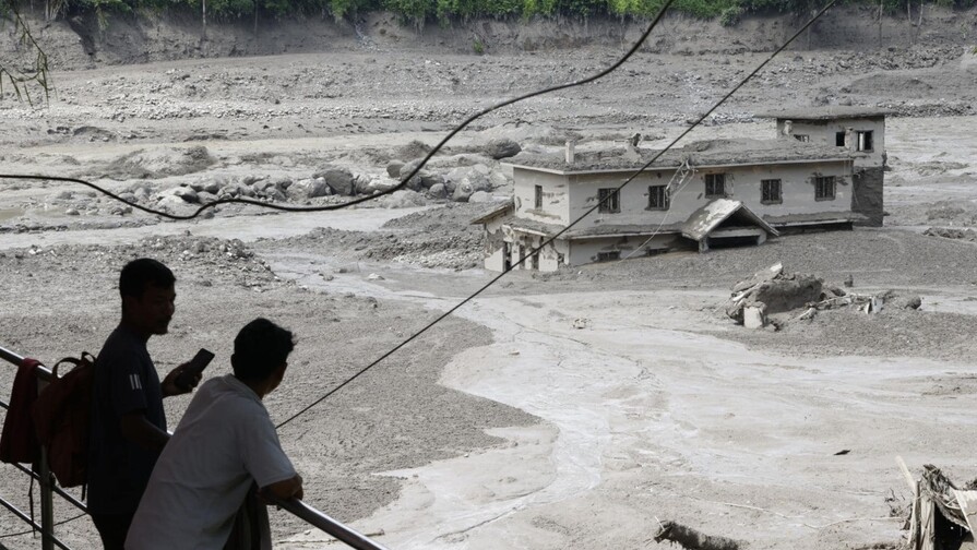 Nuevo lago amenaza con desbordarse en Nepal tras las devastadoras inundaciones Nuevo lago amenaza con desbordarse en Nepal tras las devastadoras inundaciones