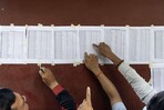 Amenaza de nuevas riadas tras alud que dejó más de 550 muertos entre Nepal y China