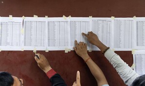 Amenaza de nuevas riadas tras alud que dejó más de 550 muertos entre Nepal y China