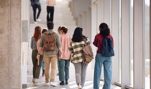 EE. UU. demanda a cuatro estados por leyes que ayudan a estudiantes sin estatus migratorio