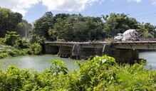 Puente entre Hato Nuevo y Quita Sue&ntilde;o sigue sin barandas y expone a usuarios a caer al r&iacute;o Haina