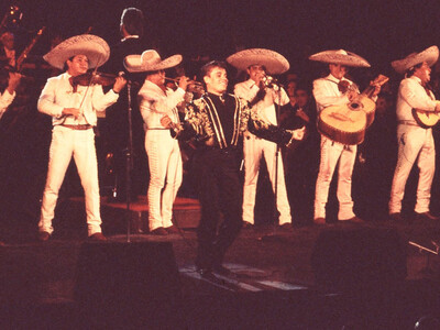 filme muestra imágenes inéditas del archivo de Juan Gabriel