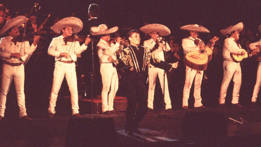 Un filme muestra imágenes inéditas del archivo de Juan Gabriel tras 10 años de su muerte Un filme muestra imágenes inéditas del archivo de Juan Gabriel tras 10 años de su muerte
