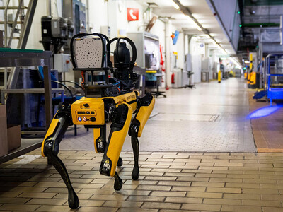 ICE planea adquirir perros robots para seguridad