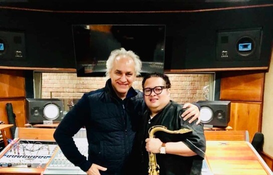 Jos&eacute; Antonio Molina y Sandy Gabriel estrenan nuevo video musical de "Sandy Gabriel & Amigos"