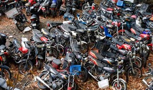 M&aacute;s de mil motocicletas est&aacute;n abandonadas en el parqueo de Digesett en Santiago