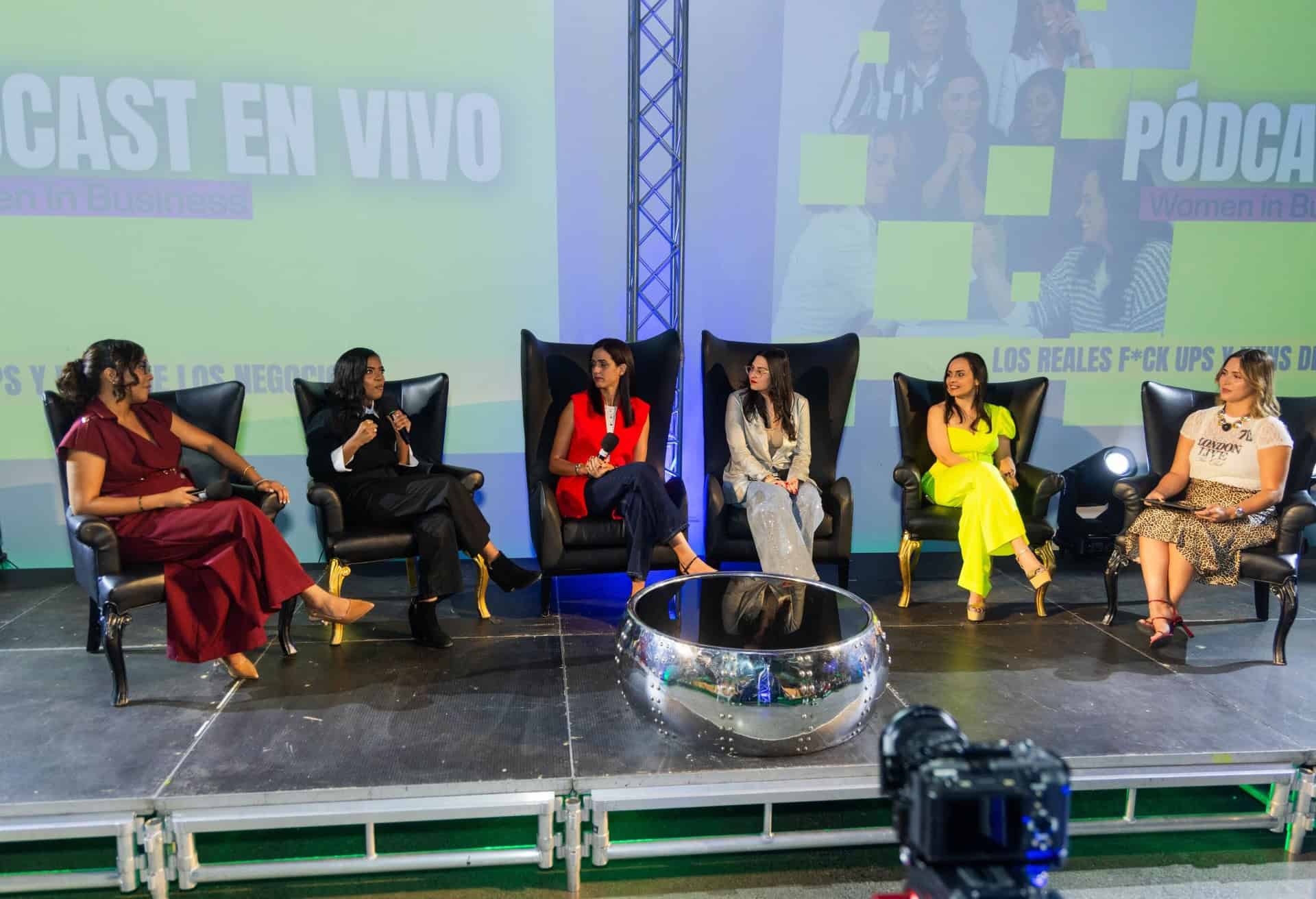 Luz González, Jenniffer Arias, Alondra Ángeles, &nbsp;Leslie Polanco y Nikky.
