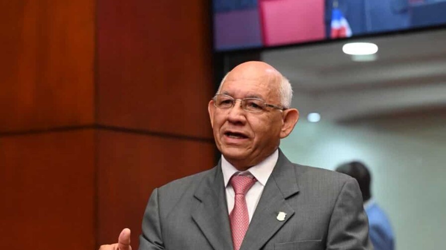 Senador pide transparencia sobre empresas que recibieron RD$1,475 millones en exoneraciones Senador pide transparencia sobre empresas que recibieron RD$1,475 millones en exoneraciones