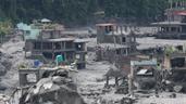 Entre lodo y destrucci&oacute;n, sobrevivientes retornan a sus pueblos en Nepal