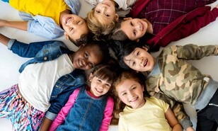 Sue&ntilde;o, alimentaci&oacute;n y v&iacute;nculos afectivos, los tres pilares de la salud neurol&oacute;gica infantil