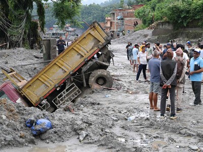 Casi 700 muertos por riada masiva en Nepal