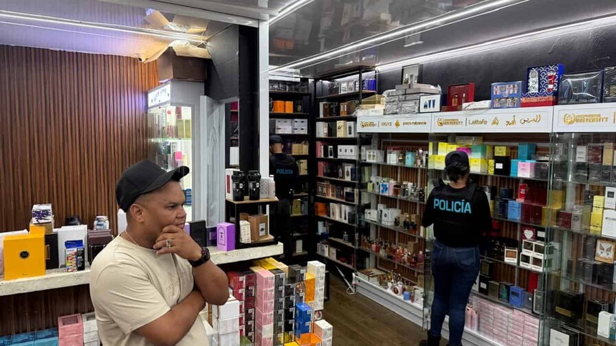 Allanan courier señalado como fachada de estructura dedicada al tráfico fraudulento de mercancías Allanan courier señalado como fachada de estructura dedicada al tráfico fraudulento de mercancías