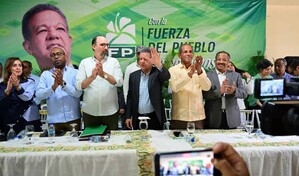 Leonel Fernández encabeza asambleas de la Fuerza del Pueblo en varias provincias