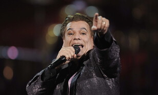 "Lo que se ve no se pregunta": las frases de Juan Gabriel que siguen viviendo una d&eacute;cada despu&eacute;s