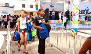 Meses recogiendo botellas: el esfuerzo de familias detr&aacute;s de Pl&aacute;sticos por &uacute;tiles escolares