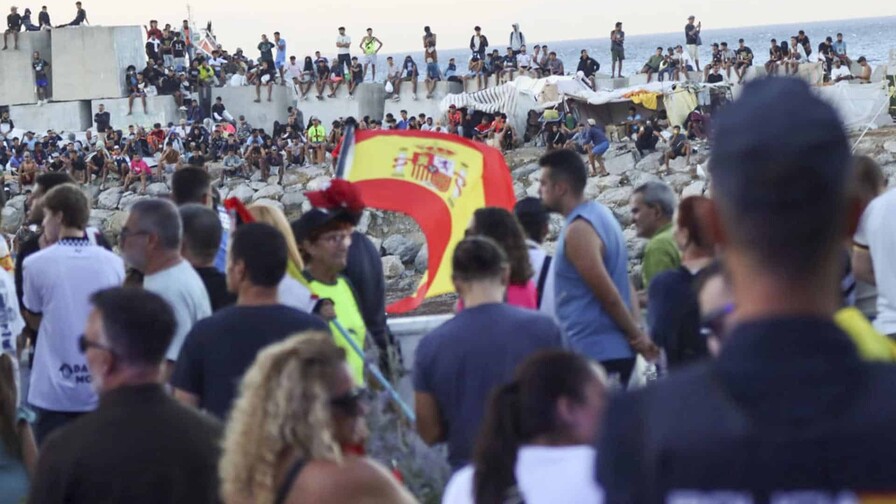 Otros cuatro inmigrantes detenidos por apedrear a soldados españoles en Ceuta Otros cuatro inmigrantes detenidos por apedrear a soldados españoles en Ceuta