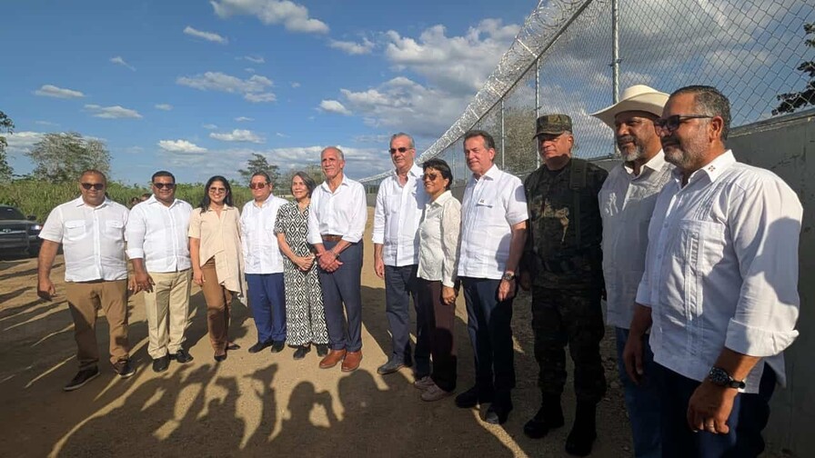 Abinader exhibe frontera militarizada ante presidente de Honduras Abinader exhibe frontera militarizada ante presidente de Honduras