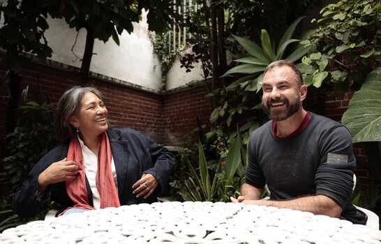 &Aacute;ngeles Cruz explora la fragilidad humana y los estigmas de la maternidad en Sobre las olas