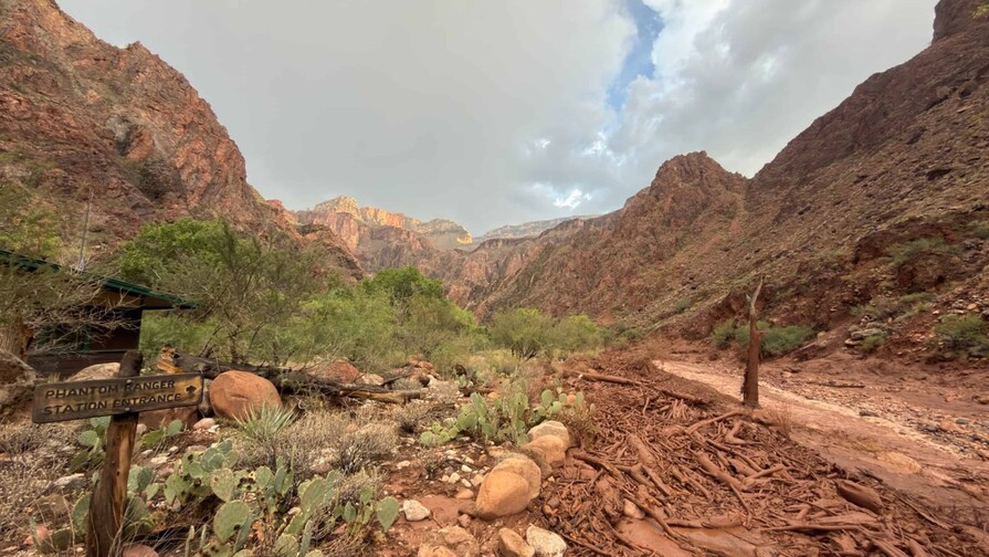 Evacúan a decenas de turistas del Gran Cañón tras fuertes inundaciones repentinas