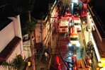 Incendio consume 17 módulos del Mercado Modelo de Santiago durante la madrugada