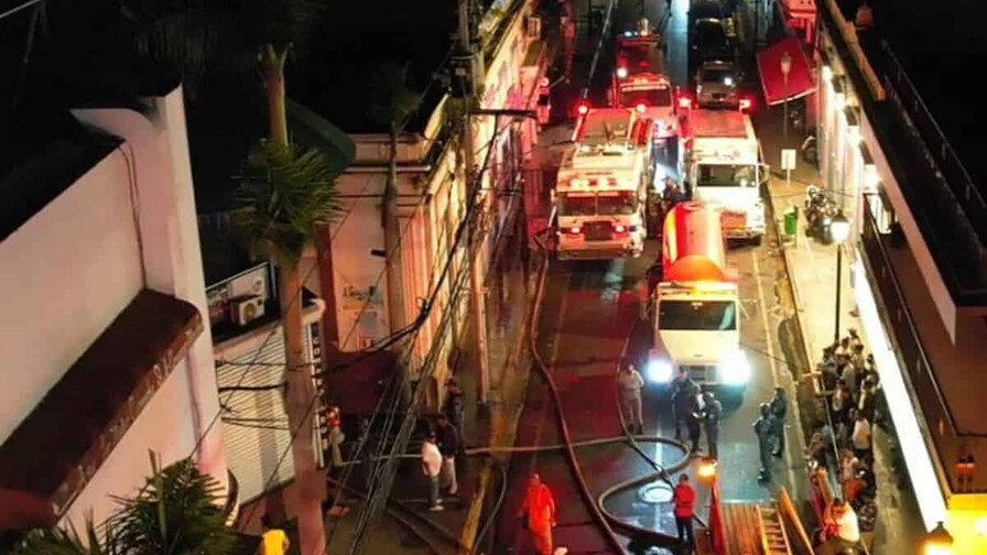 Incendio consume 17 módulos del Mercado Modelo de Santiago durante la madrugada Incendio consume 17 módulos del Mercado Modelo de Santiago durante la madrugada