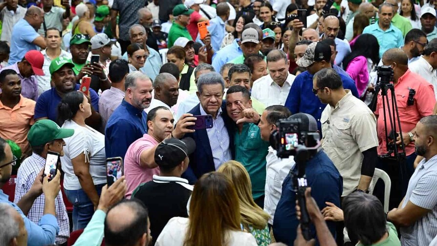 Leonel Fernández destaca crecimiento de la FP durante asambleas en La Vega y Bonao
