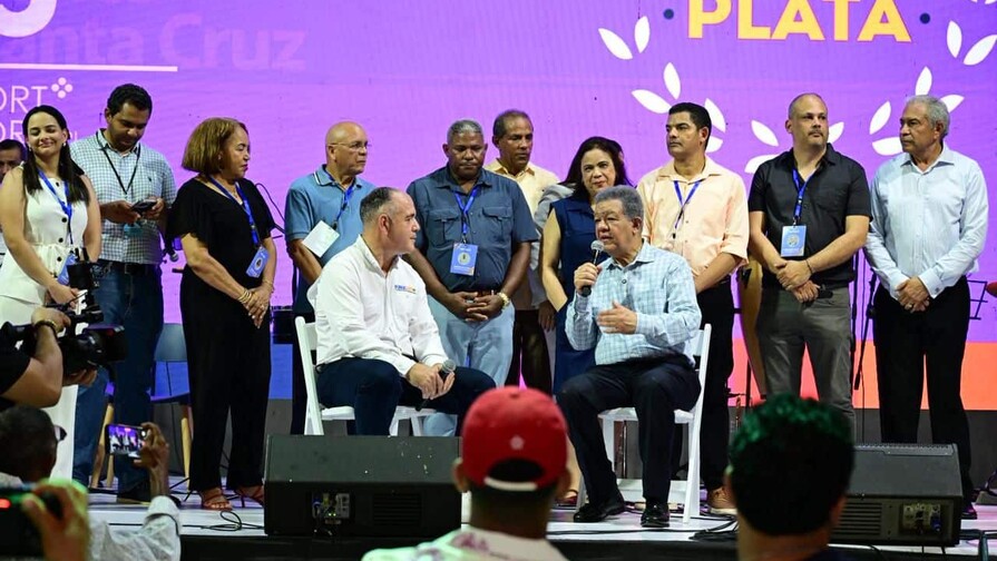 Leonel Fern&aacute;ndez afirma que alza de la canasta b&aacute;sica reduce ventas y provoca cierre de comercios