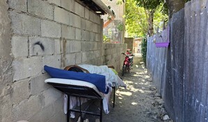Por el calor, Nayely se recupera del ataque de su expareja a la intemperie y en un callejón