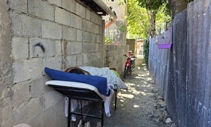 Por el calor, Nayely se recupera del ataque de su expareja a la intemperie y en un callej&oacute;n