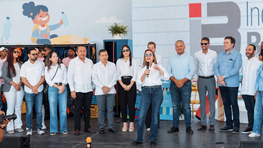 Pl&aacute;sticos por &Uacute;tiles Escolares recolecta 16.5 millones de botellas y entrega m&aacute;s de 24,000 kits