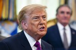 Trump amplía deportaciones a terceros países enviando a cubanos o afganos a África Trump amplía deportaciones a terceros países enviando a cubanos o afganos a África