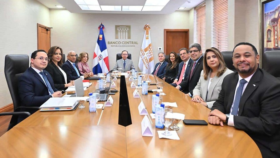 Valdez Albizu destaca fortaleza financiera de las asociaciones de ahorro y préstamos