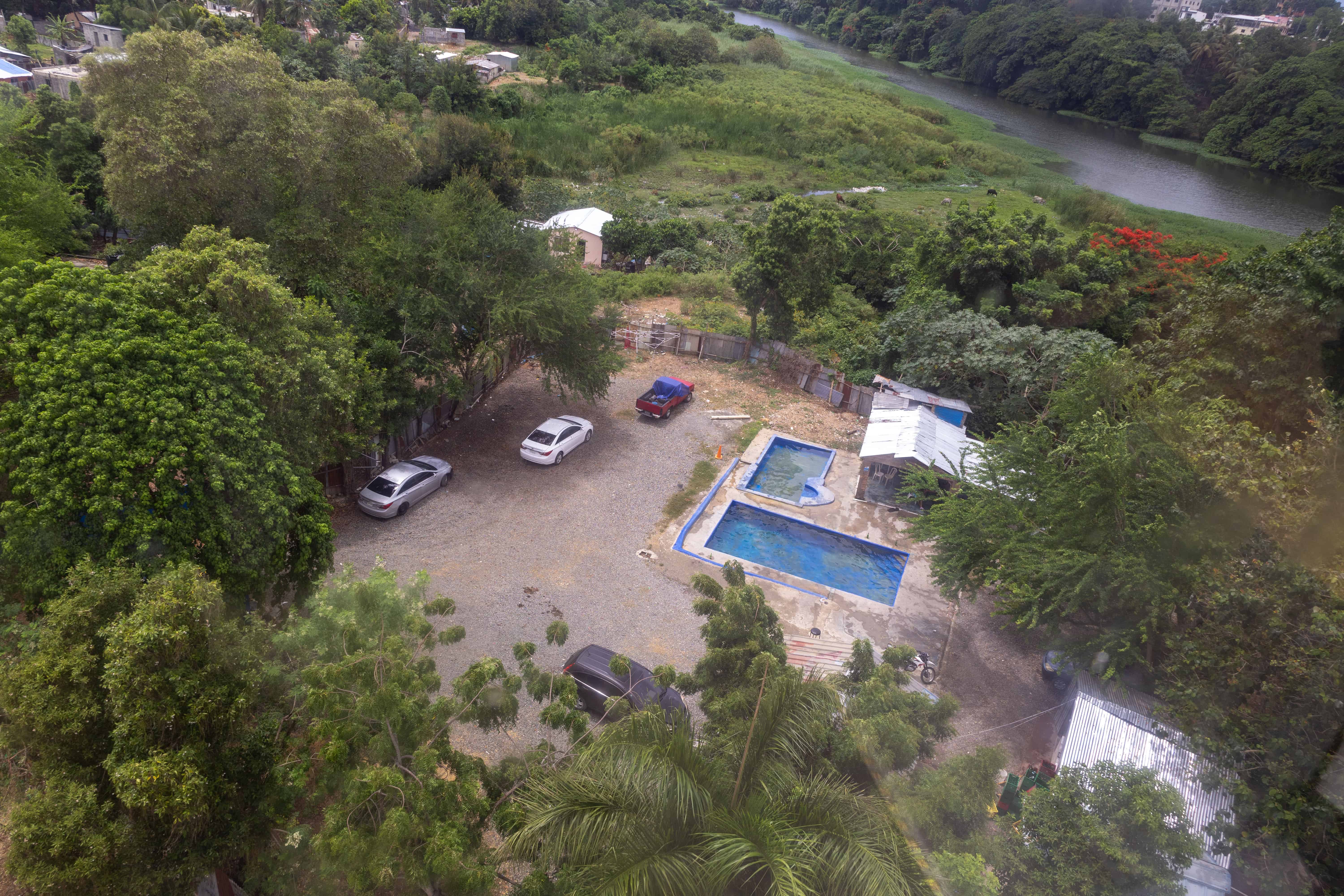 La familia Cuevas tiene una piscina donde los fines de semana se aglomera mucha gente.