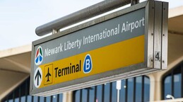 Trece heridos, tres graves, tras chocar un autob&uacute;s contra un muro en aeropuerto de Newark