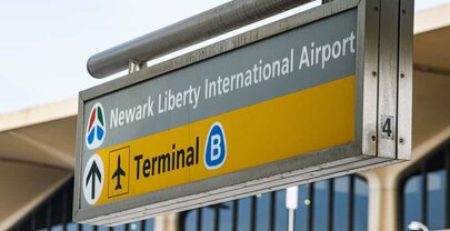 Trece heridos, tres graves, tras chocar un autob&uacute;s contra un muro en aeropuerto de Newark