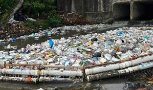 Pl&aacute;sticos copan las biobardas del malec&oacute;n de Puerto Plata tras ser limpiadas