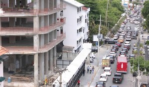 Casi el 60 % de las obras que se construyen en la regi&oacute;n metropolitana est&aacute;n paralizadas