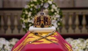 El f&eacute;retro de Harald V llega a la capilla del Palacio, que el martes se abrir&aacute; al p&uacute;blico