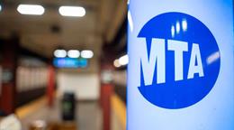 Metro de Nueva York interrumpe servicio tras descubrir grietas bajo las v&iacute;as
