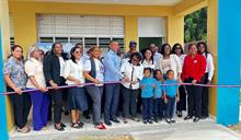 Inauguran tres nuevas aulas en escuela Clarence Hamilton en Barahona