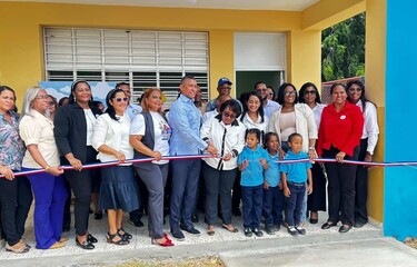 Inauguran tres nuevas aulas en escuela Clarence Hamilton en Barahona
