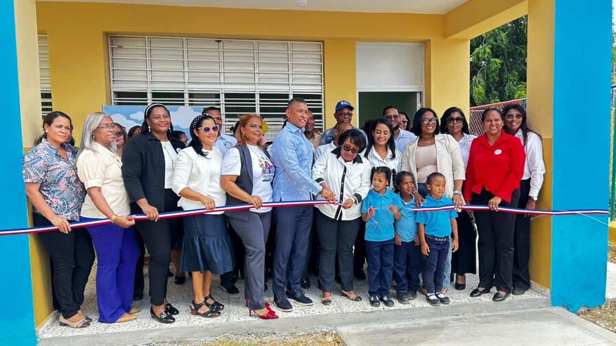 Inauguran tres nuevas aulas en escuela Clarence Hamilton en Barahona