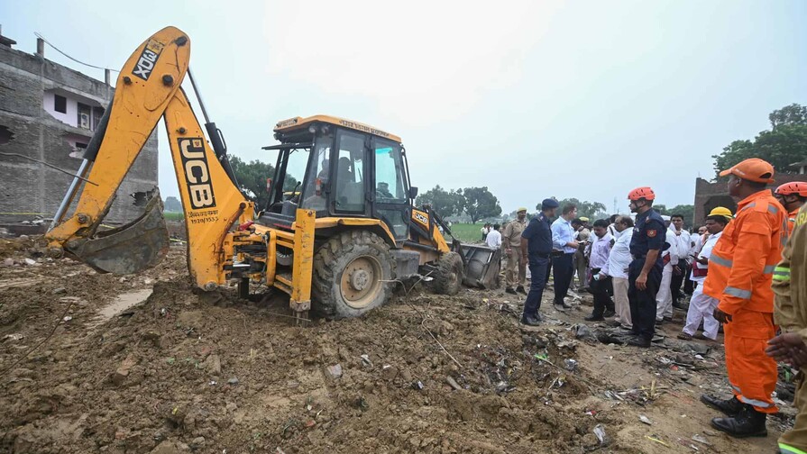 Al menos 11 personas mueren tras explosión en una fábrica de pirotecnia en la India Al menos 11 personas mueren tras explosión en una fábrica de pirotecnia en la India