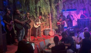 Jean Luis Fortuna rinde tributo a Antony Santos en Casa de Teatro