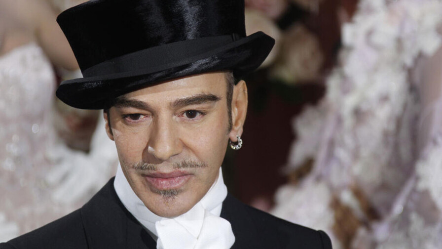 John Galliano renuncia a la muestra que el Met iba a dedicarle tras cr&iacute;ticas por antisemitismo