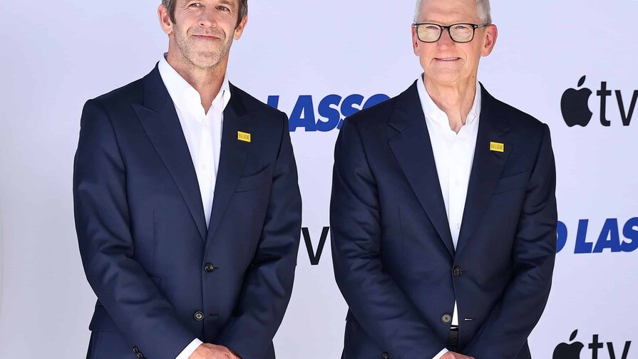 John Ternus sucede mañana a Tim Cook al frente de Apple para liderar la era de la IA John Ternus sucede mañana a Tim Cook al frente de Apple para liderar la era de la IA