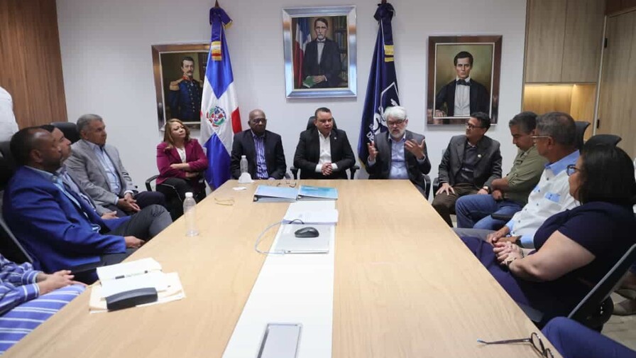 SNS y sociedades médicas acuerdan reforzar acciones para reducir mortalidad materna y neonatal SNS y sociedades médicas acuerdan reforzar acciones para reducir mortalidad materna y neonatal