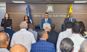 La JCE rectifica y deja en suspenso la restricci&oacute;n a las encuestas electorales