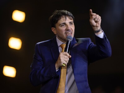 Tribunal electoral brasileño restringe la campaña de Renan Santos